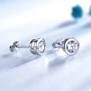 BEZEL-SET ROUND CUBIC ZIRCONIA STERLING SILVER EAR